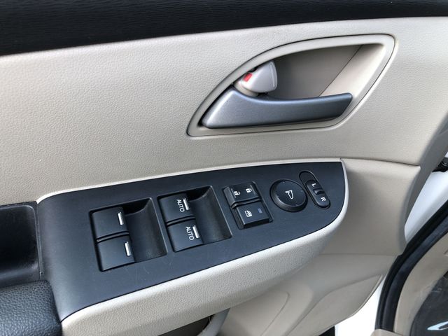 Thumbnail: 2012 Honda Odyssey - 32