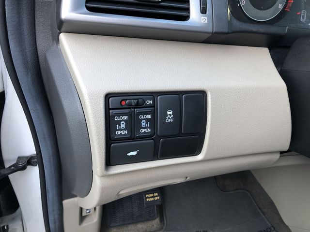 Thumbnail: 2012 Honda Odyssey - 33