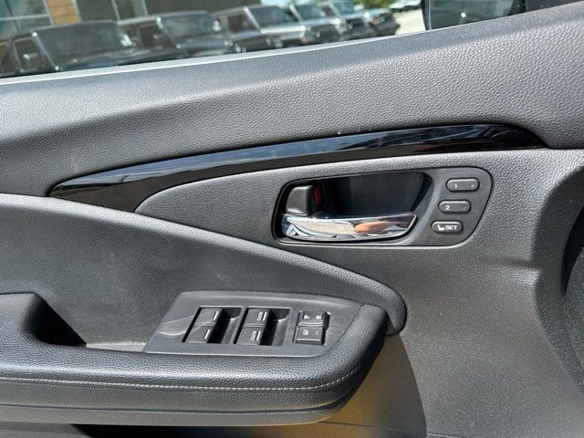 Thumbnail: 2019 Honda Pilot - 20