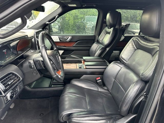 Thumbnail: 2020 Lincoln Navigator L - 7