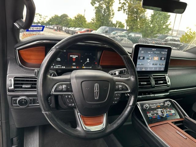 Thumbnail: 2020 Lincoln Navigator L - 2
