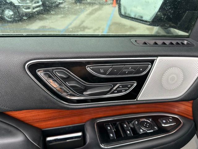 Thumbnail: 2020 Lincoln Navigator L - 15