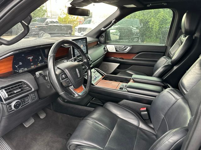 Thumbnail: 2020 Lincoln Navigator L - 11