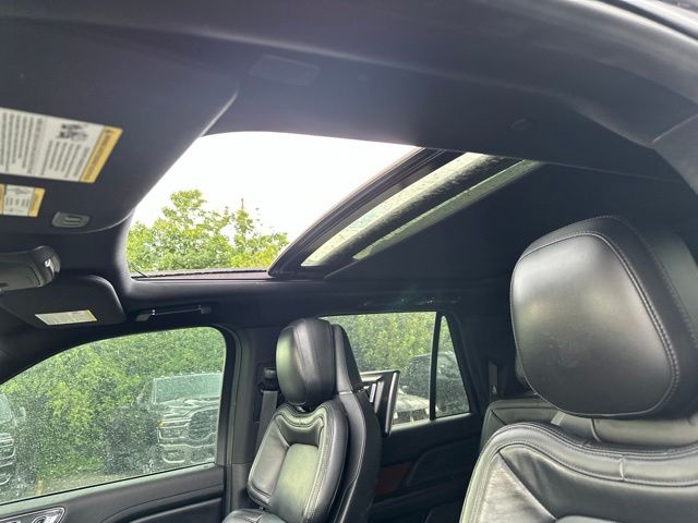 Thumbnail: 2020 Lincoln Navigator L - 16