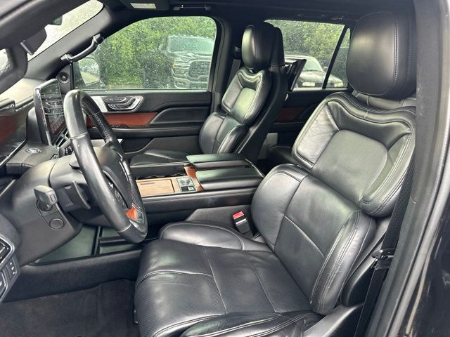 Thumbnail: 2020 Lincoln Navigator L - 6