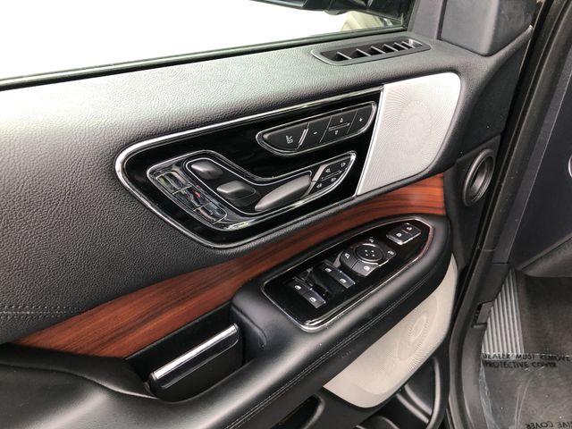 Thumbnail: 2020 Lincoln Navigator L - 33
