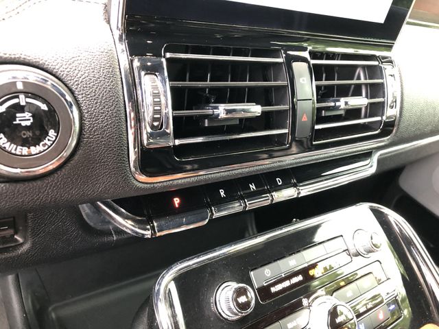 Thumbnail: 2020 Lincoln Navigator L - 31