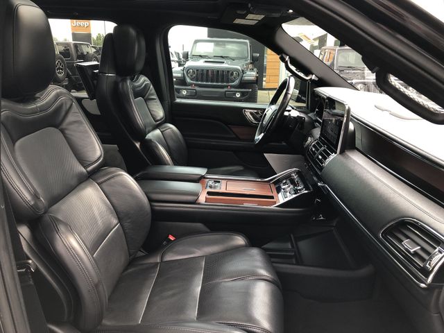 Thumbnail: 2020 Lincoln Navigator L - 10