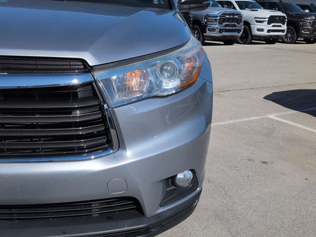 Thumbnail: 2016 Toyota Highlander - 22