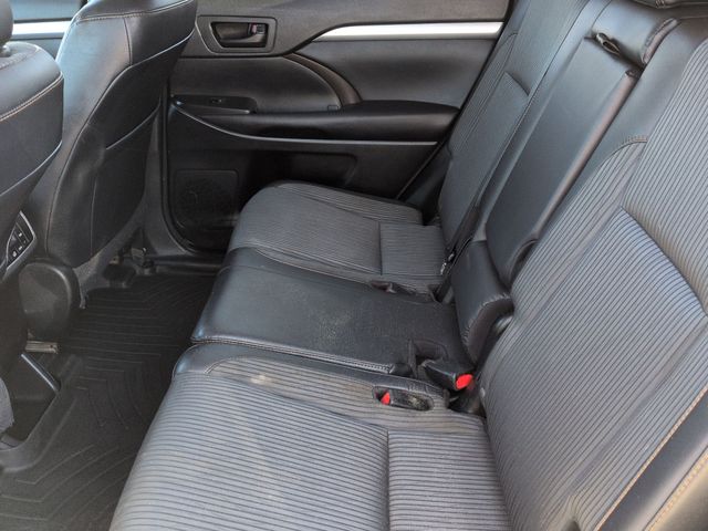 Thumbnail: 2016 Toyota Highlander - 11