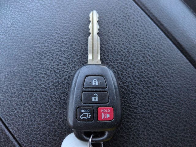 Thumbnail: 2016 Toyota Highlander - 16