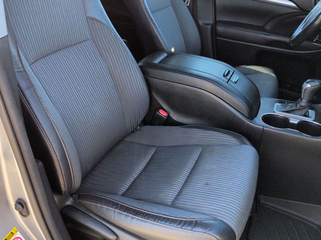 Thumbnail: 2016 Toyota Highlander - 10