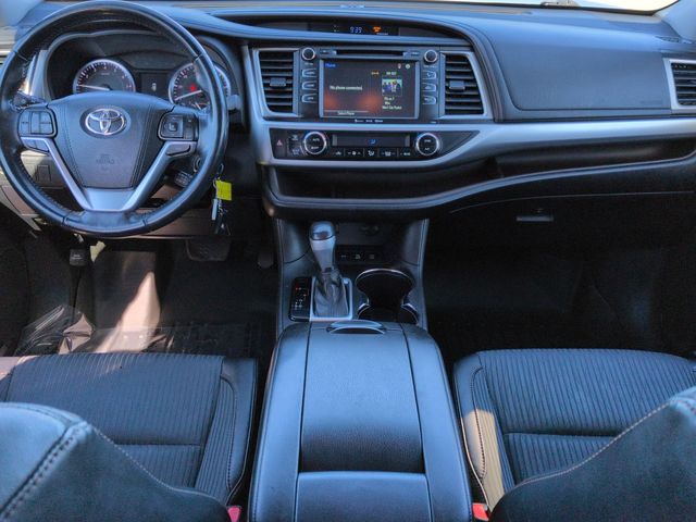 Thumbnail: 2016 Toyota Highlander - 9