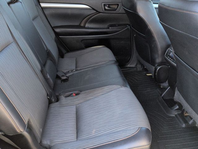 Thumbnail: 2016 Toyota Highlander - 27
