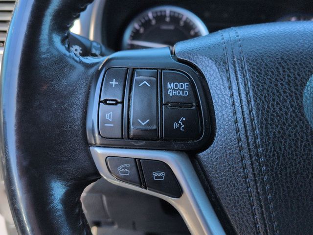 Thumbnail: 2016 Toyota Highlander - 29