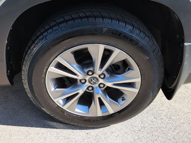 Thumbnail: 2016 Toyota Highlander - 8