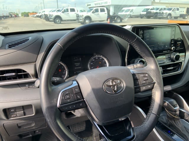 Image 3 of 2021 Toyota Highlander
