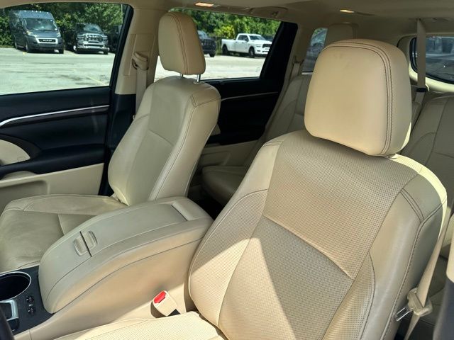 Thumbnail: 2016 Toyota Highlander - 8