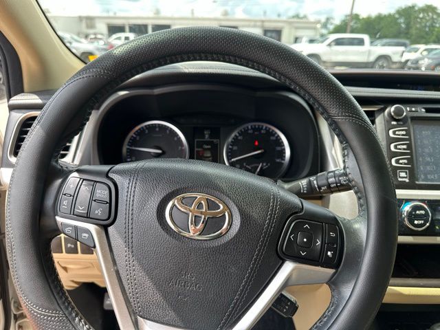 Thumbnail: 2016 Toyota Highlander - 6