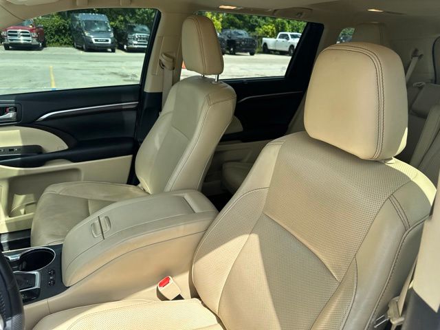 Thumbnail: 2016 Toyota Highlander - 7