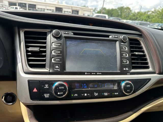 Thumbnail: 2016 Toyota Highlander - 15