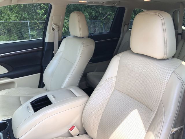 Thumbnail: 2016 Toyota Highlander - 10