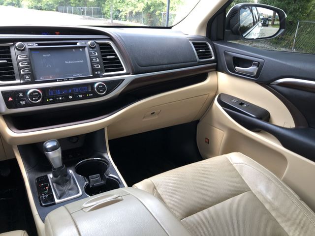 Thumbnail: 2016 Toyota Highlander - 12