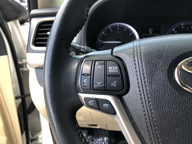 Thumbnail: 2016 Toyota Highlander - 33