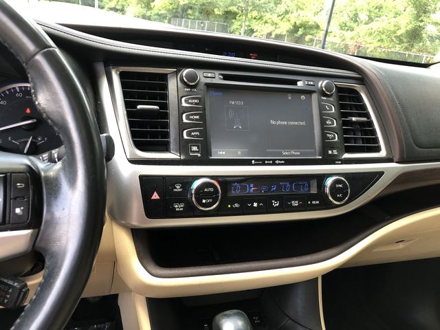Thumbnail: 2016 Toyota Highlander - 14