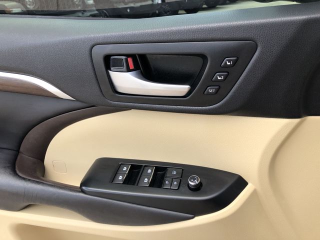 Thumbnail: 2016 Toyota Highlander - 35