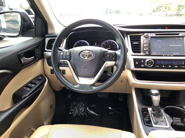 Thumbnail: 2016 Toyota Highlander - 2