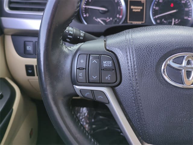 Thumbnail: 2017 Toyota Highlander - 31