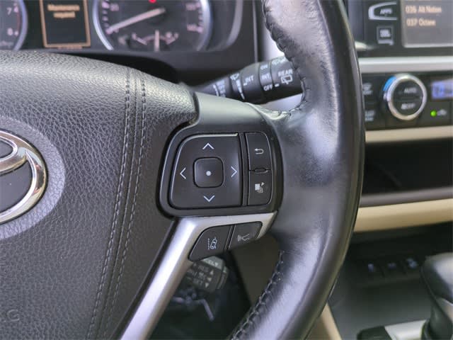 Thumbnail: 2017 Toyota Highlander - 32