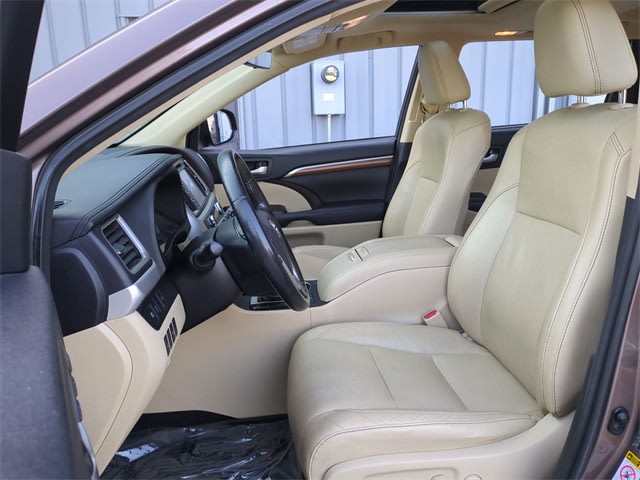 Thumbnail: 2017 Toyota Highlander - 11