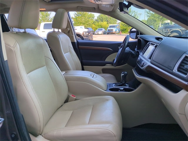 Thumbnail: 2017 Toyota Highlander - 12
