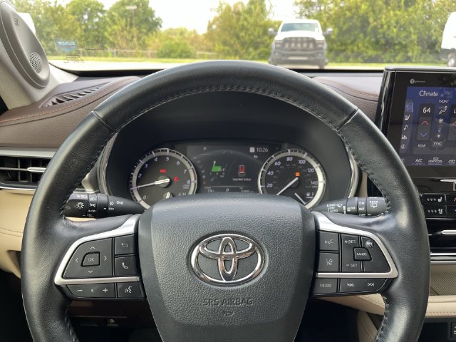 Thumbnail: 2022 Toyota Highlander - 6