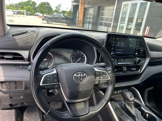 Thumbnail: 2022 Toyota Highlander - 2