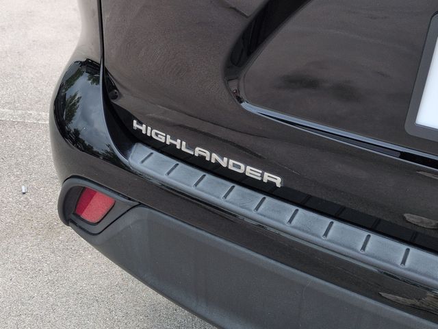 Thumbnail: 2022 Toyota Highlander - 7