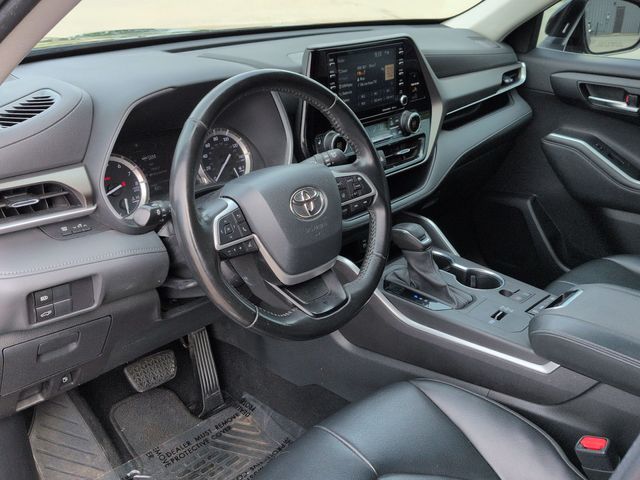 Thumbnail: 2022 Toyota Highlander - 2