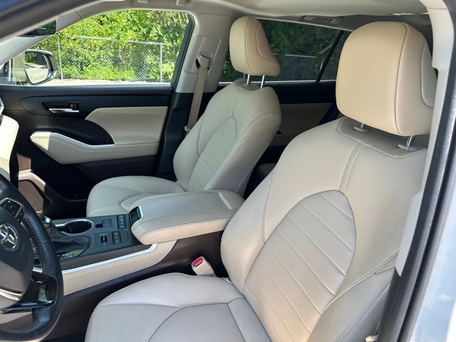 Thumbnail: 2021 Toyota Highlander - 7