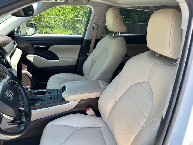 Thumbnail: 2021 Toyota Highlander - 6
