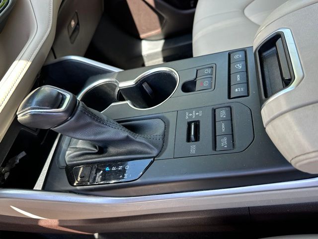 Thumbnail: 2021 Toyota Highlander - 10