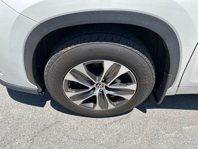 Thumbnail: 2021 Toyota Highlander - 4