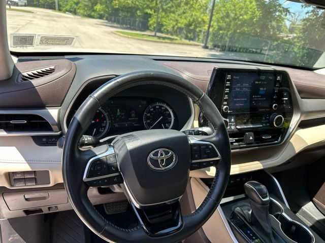 Thumbnail: 2021 Toyota Highlander - 2
