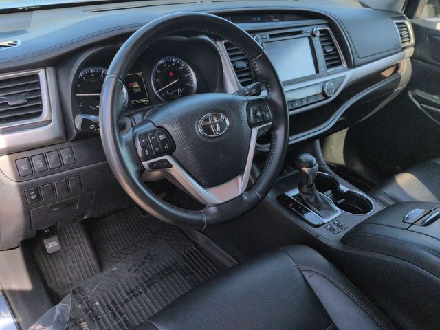 Thumbnail: 2019 Toyota Highlander - 2