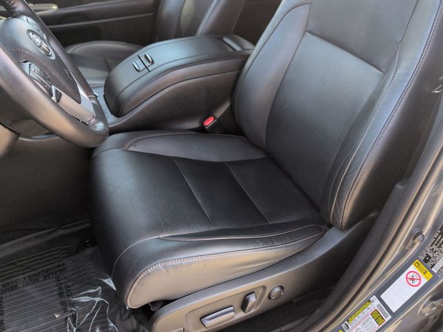 Thumbnail: 2019 Toyota Highlander - 10