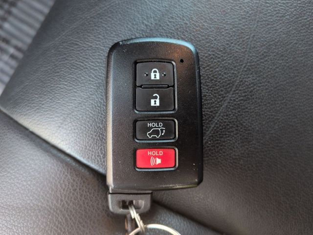 Thumbnail: 2019 Toyota Highlander - 17