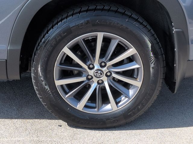 Thumbnail: 2019 Toyota Highlander - 8