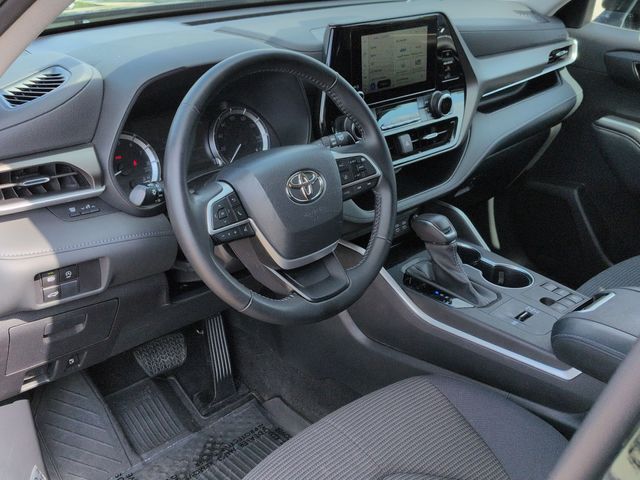 Thumbnail: 2023 Toyota Highlander - 2