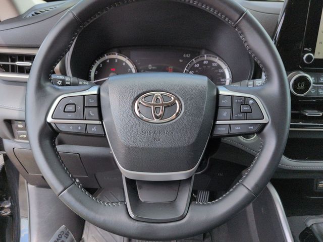 Thumbnail: 2023 Toyota Highlander - 13